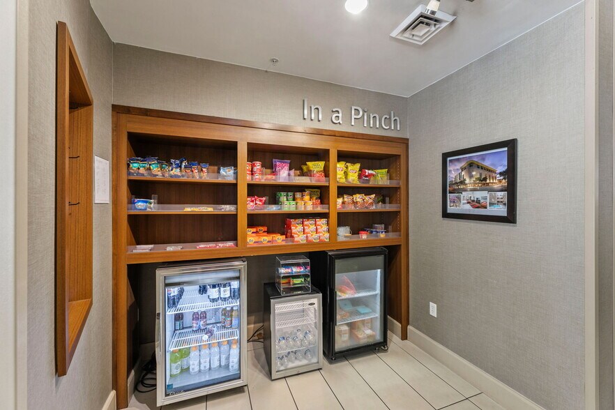 More Photos Of 409 E Houston St, San Antonio Hotel For Sale