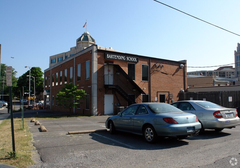 More Photos Of 2440 Wilson Blvd, Arlington Office For Lease