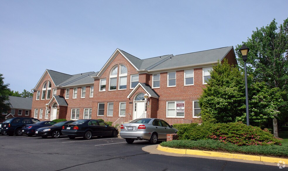More Photos Of 9668-9683 Main St, Fairfax Medical For Lease