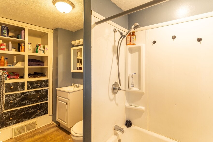 More Photos Of 5318 Youngstown Warren Rd, Niles Hotel For Sale