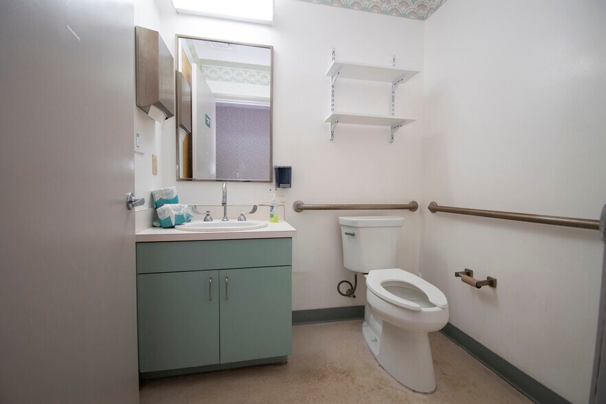 More Photos Of 2525 Harbor Blvd, Port Charlotte Medical For Lease