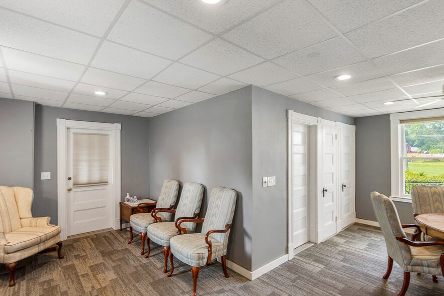 More Photos Of 2665 Boston Tpke, Coventry Funeral Home For Sale