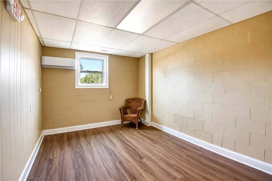 More Photos Of 879 By Pass 123 Hwy, Seneca Unknown For Lease