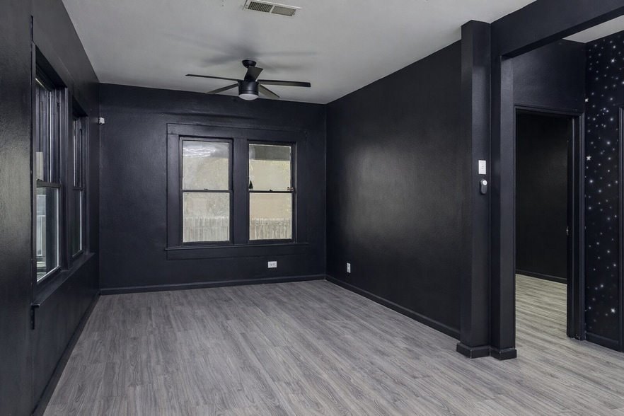 More Photos Of 2135 Bandera Rd, San Antonio Office Residential For Sale