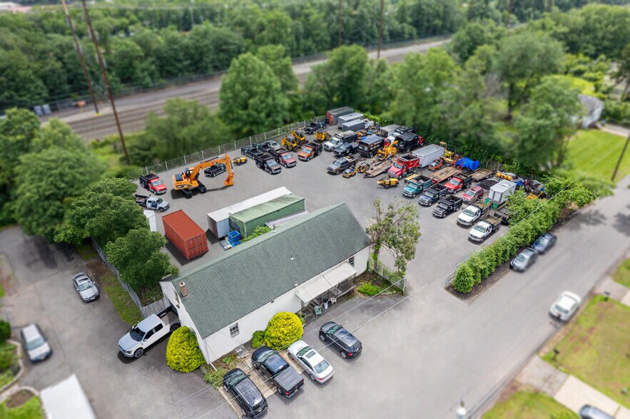 More Photos Of 12 Fairview Ave, Edison Service For Lease