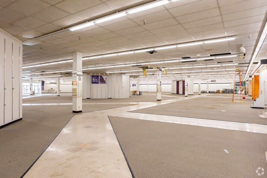 More Photos Of 1160-1300 E Army Post Rd, Des Moines Unknown For Lease