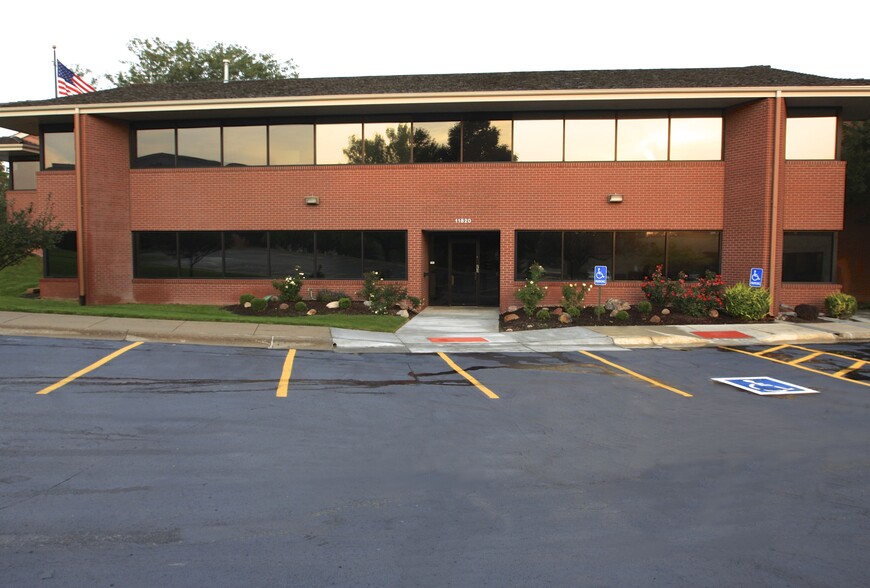 Primary Photo Of 11820-11830 Nicholas St, Omaha Office For Lease