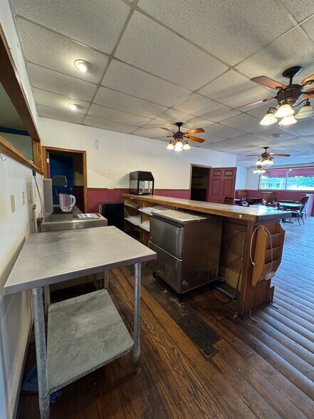 More Photos Of 150 Rockdale Rd, Follansbee Storefront For Lease