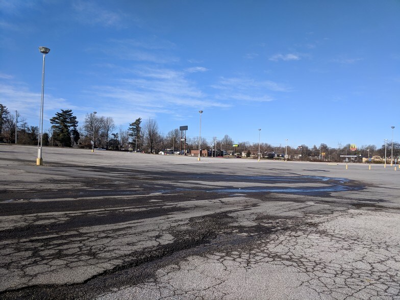 More Photos Of 2440 Lone Oak Rd, Paducah Freestanding For Sale