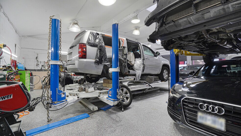 More Photos Of 10 Jerusalem Ave, Hempstead Auto Repair For Sale