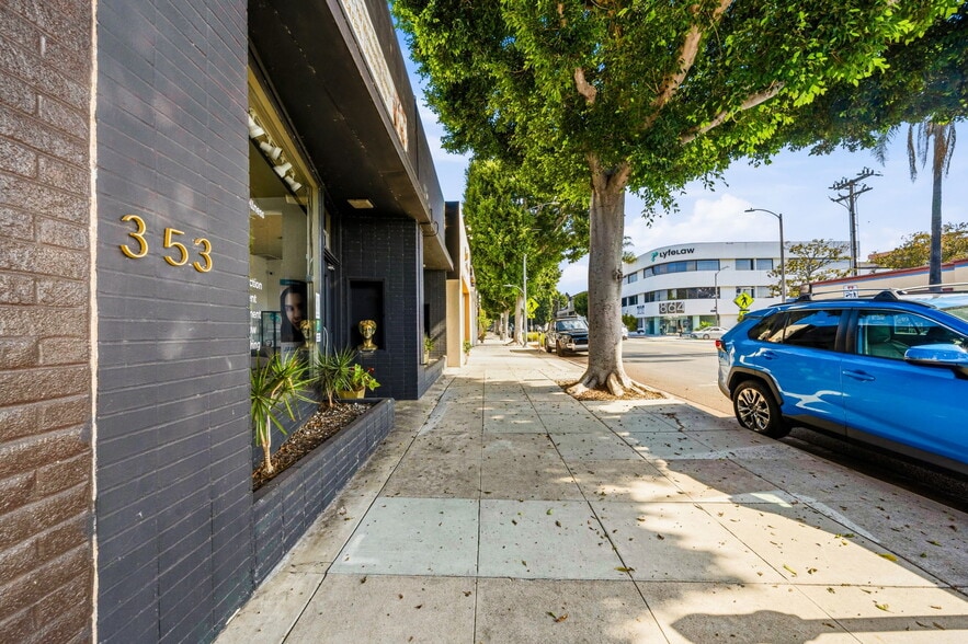 More Photos Of 351-353 S Robertson Blvd, Beverly Hills Storefront Retail Office For Lease
