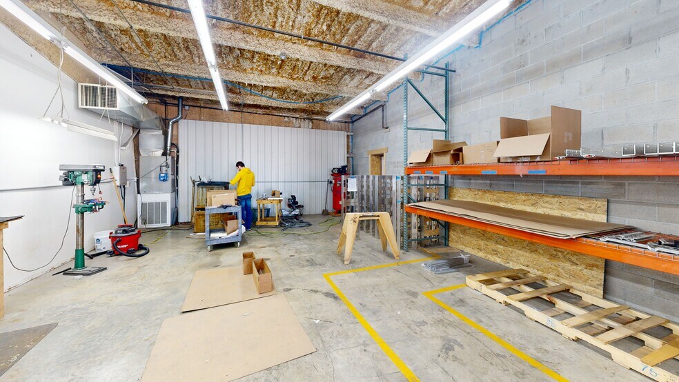 More Photos Of 555-559 N 13th St, Rogers Warehouse For Lease