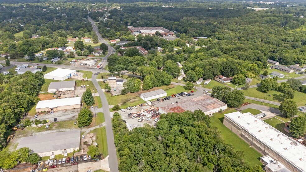 More Photos Of 808 E Parker St, Graham Industrial For Sale