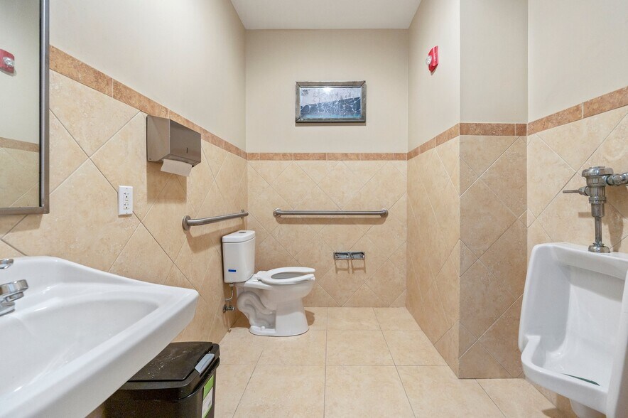 More Photos Of 3201 Heritage Plantation Blvd, Laurel Hill Office For Sale