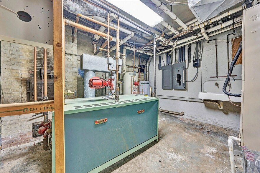 More Photos Of 934 Commander Dr, Roanoke Specialty For Sale