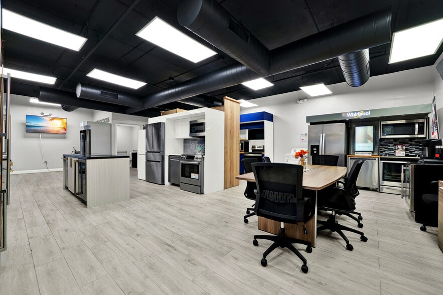 More Photos Of 7770 NW 46th St, Doral Warehouse For Lease