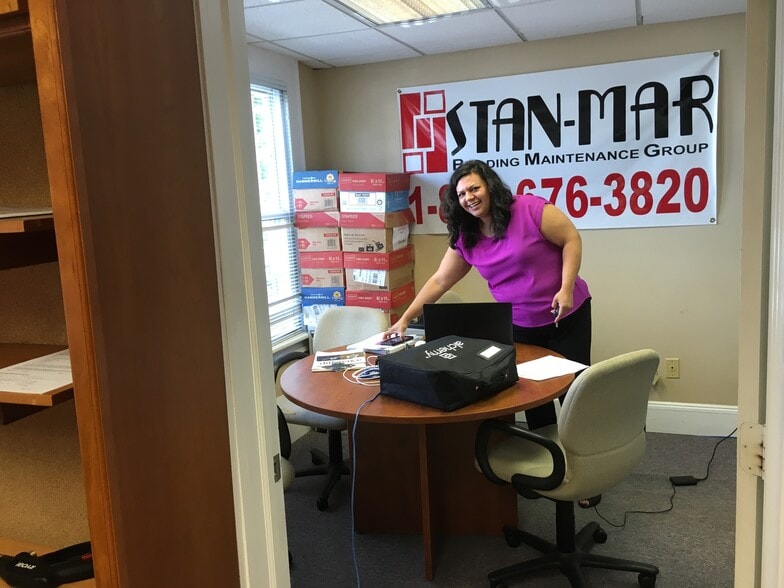 More Photos Of 4942 Main St, Bridgeport Office Residential For Lease