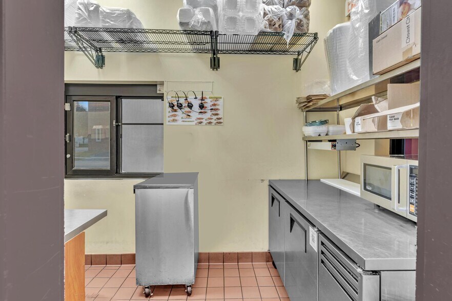 More Photos Of 2010 NW 6th St, Fort Lauderdale Fast Food For Lease