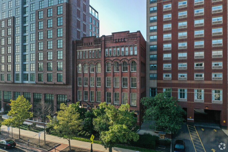 More Photos Of 55 E Nationwide Blvd, Columbus Hotel For Lease