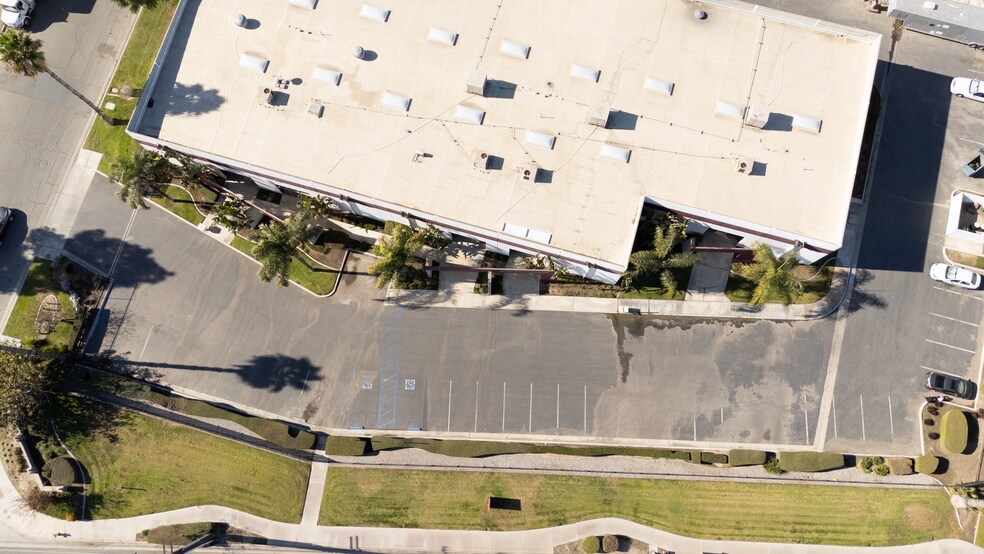 More Photos Of 555 N Main St, Riverside Manufacturing For Sale