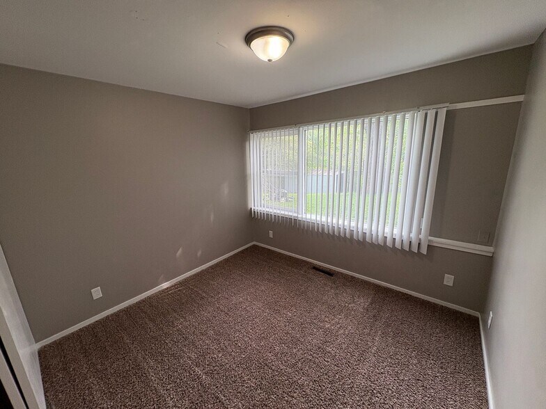 More Photos Of 3712 NW 51st St, Lincoln Apartments For Sale