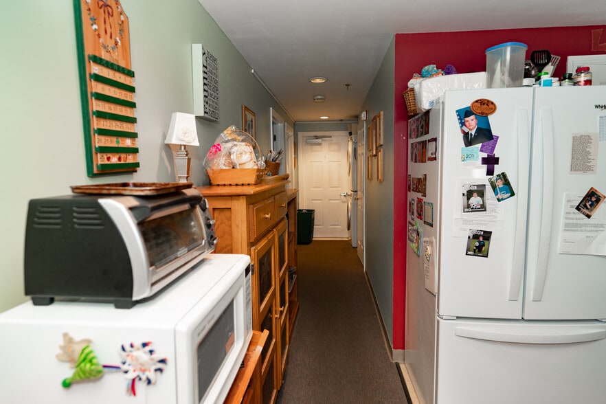 More Photos Of 8 Jennifer Dr, Merrimack Flex For Sale
