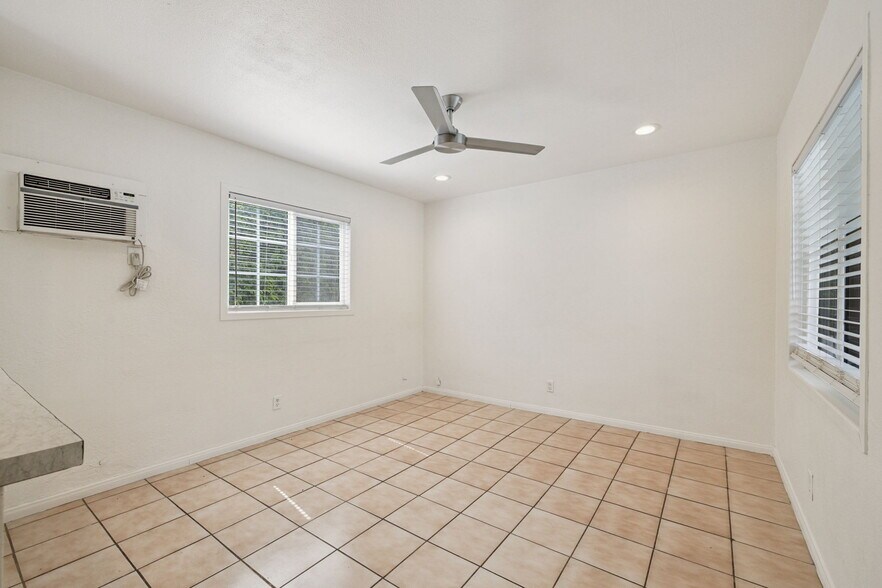 More Photos Of 1674 S Via Salida, Palm Springs Apartments For Sale