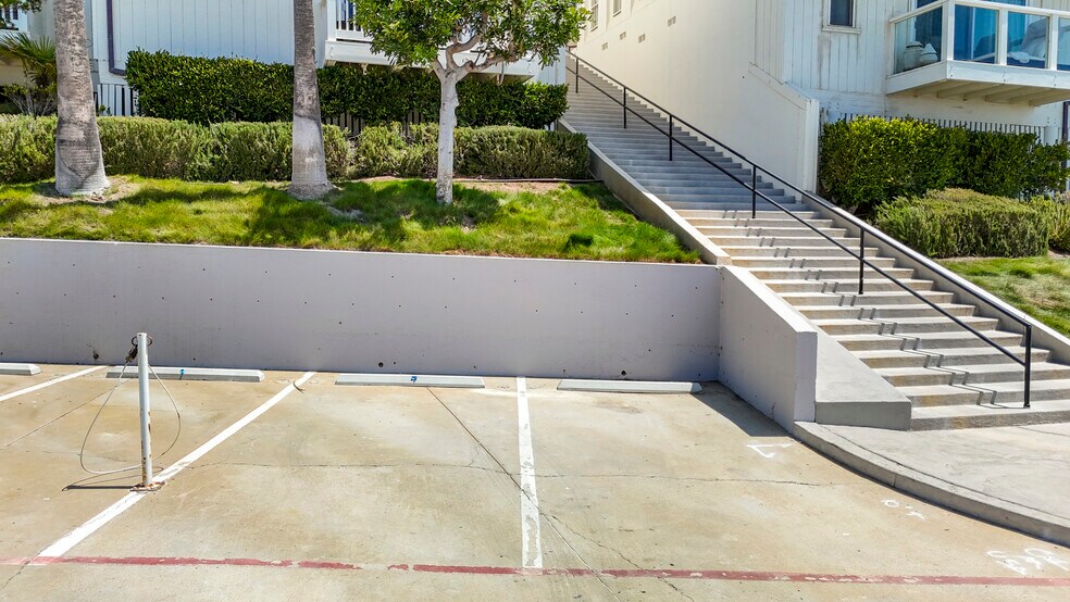 More Photos Of 11914 Beach Club Way, Malibu Multifamily For Sale