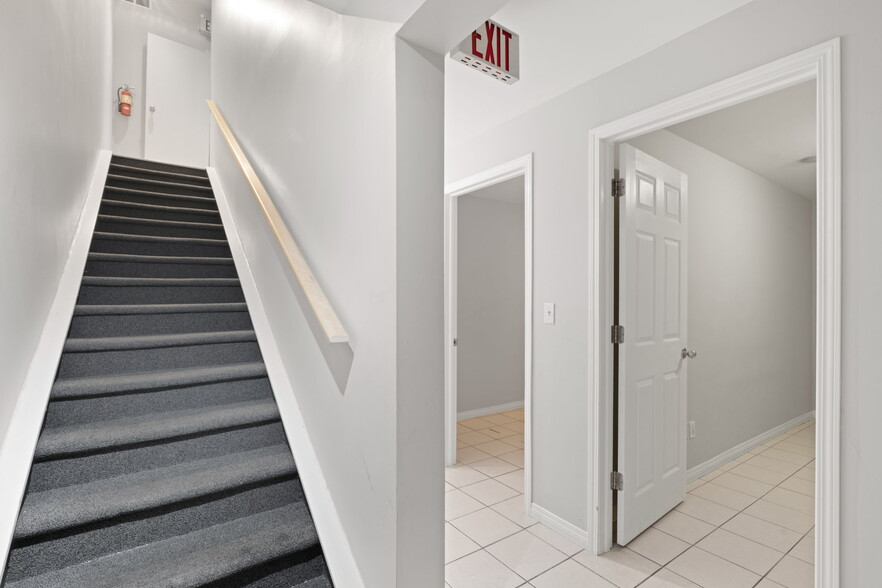 More Photos Of 1922 9th Ave SE, Calgary Storefront Retail Residential For Sale