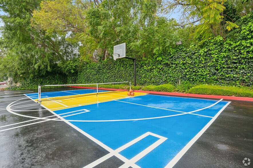 More Photos Of 4444 W Lakeside Dr, Burbank Loft Creative Space For Lease