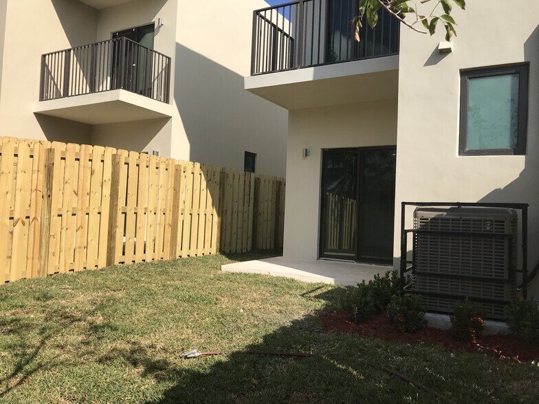 More Photos Of 4364 E 10th Ave, Hialeah Apartments For Sale