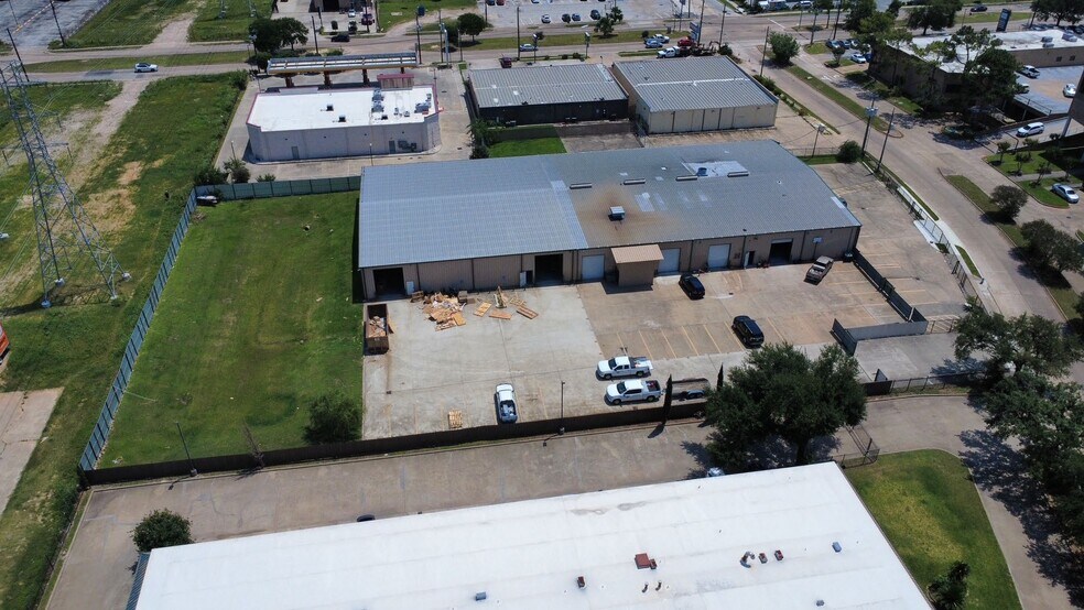 More Photos Of 4748 Sherwood Ln, Houston Warehouse For Lease