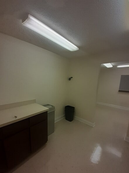More Photos Of 5290 Seminole Blvd, Saint Petersburg Office For Sale