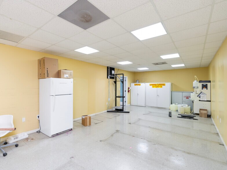 More Photos Of 2500 Douglas Rd, Coral Gables Medical For Lease