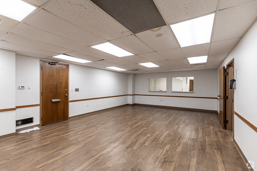 More Photos Of 125 Liberty St, Springfield Medical For Lease