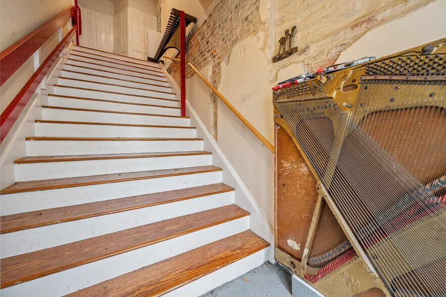 More Photos Of 315-317 Castle St, Wilmington Storefront Retail Residential For Sale