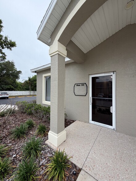 Primary Photo Of 9738 US Highway 441, Leesburg Medical For Lease