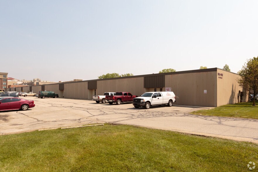 More Photos Of 904-998 3rd Ave SW, Carmel Light Distribution For Lease