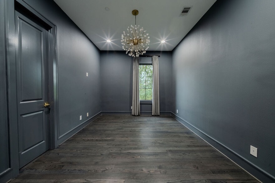 More Photos Of 1423 Lake Pointe Pkwy, Sugar Land Office For Sale