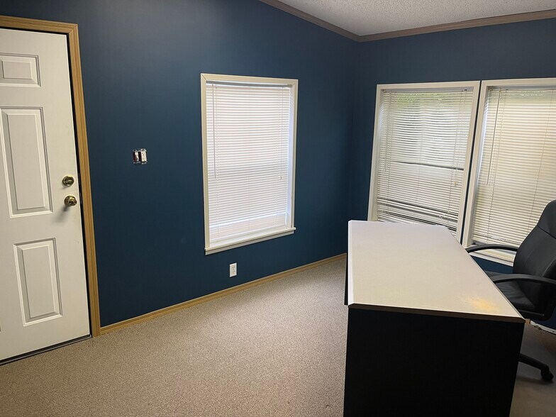 More Photos Of 810 N Birch St, Kalkaska Office For Sale