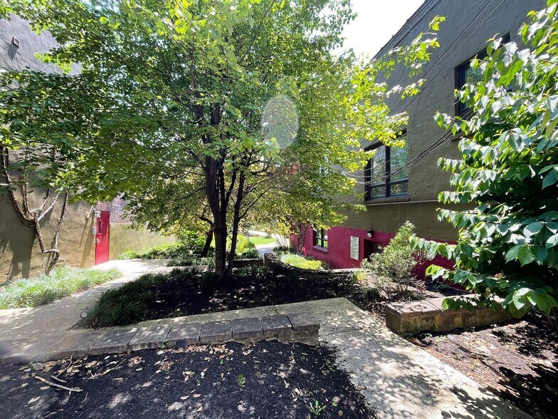 More Photos Of 3502 SCOTTS Ln, Philadelphia Office For Lease