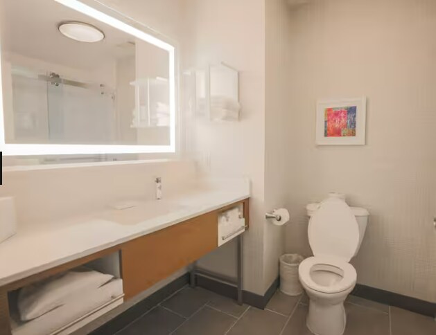 More Photos Of 4617 7th St, Bay City Hotel For Sale
