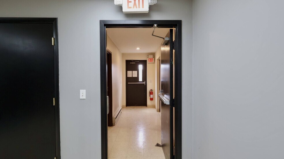 More Photos Of 96 Commerce Dr, Carmel Warehouse For Lease