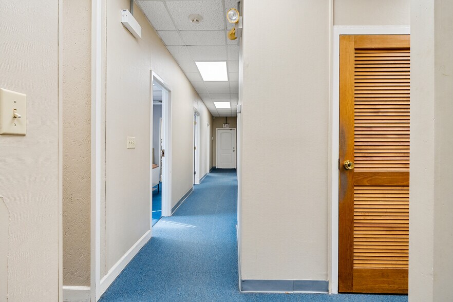 More Photos Of 713 Anderson St, Belton Office For Sale
