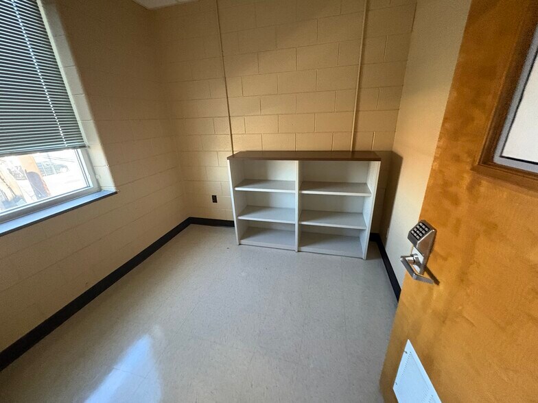 More Photos Of 3550 N Washington Blvd, Indianapolis Medical For Lease