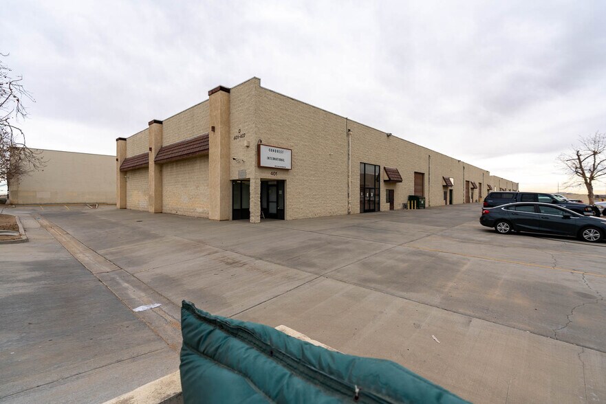 More Photos Of 39360 3rd St E, Palmdale Warehouse For Lease