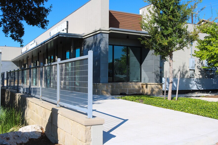 More Photos Of 19338 Babcock Rd, San Antonio Storefront Retail Office For Lease