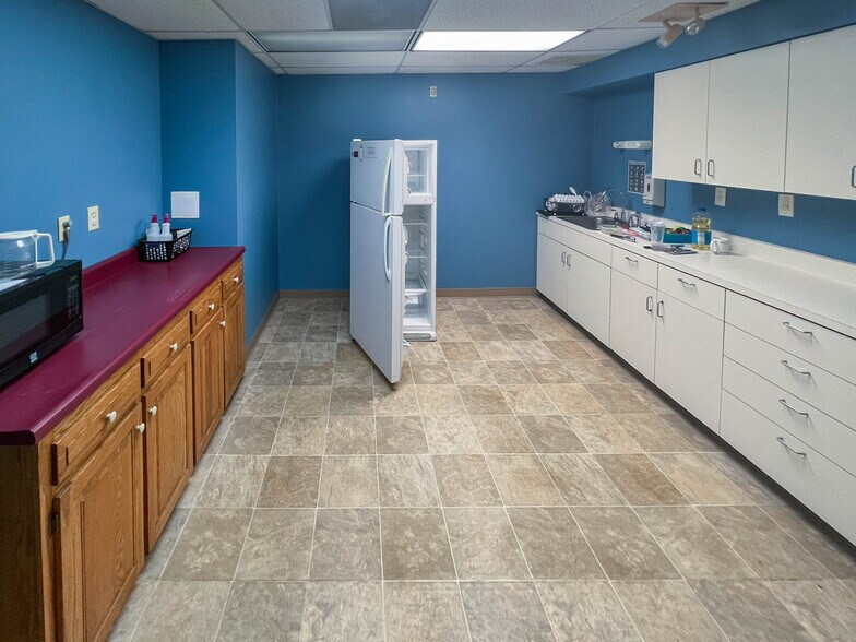 More Photos Of 496 Old Route 66, Saint Robert Office For Lease