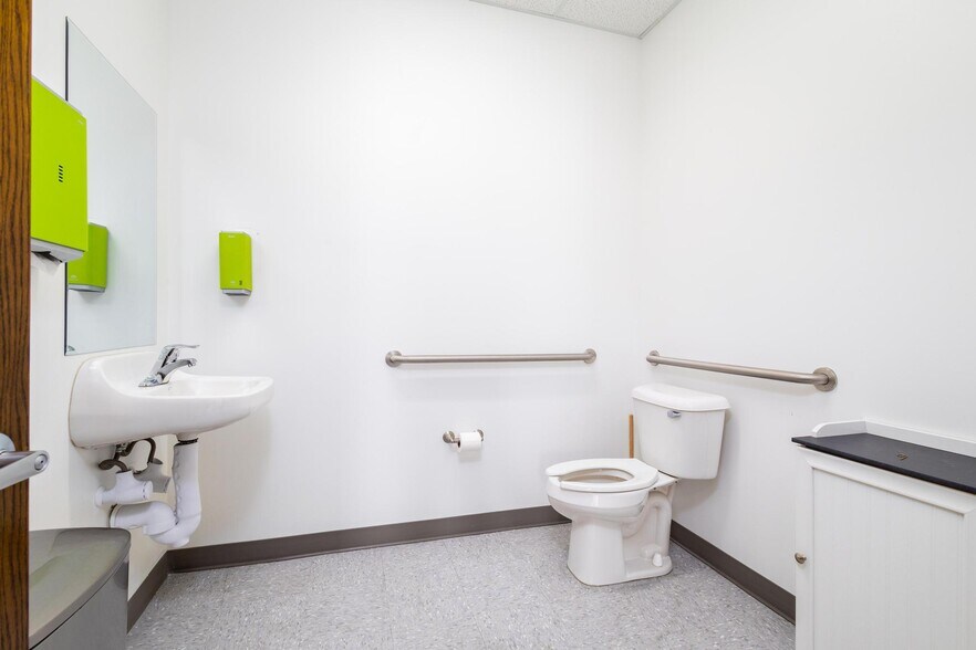 More Photos Of 66850 Executive Dr, Saint Clairsville Warehouse For Lease