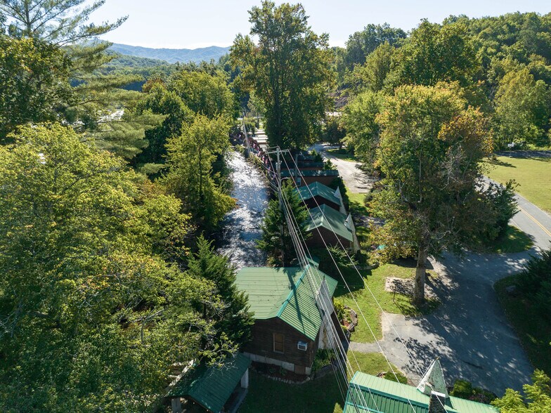 More Photos Of 125 Tee Pee Dr, Whittier Hotel For Sale